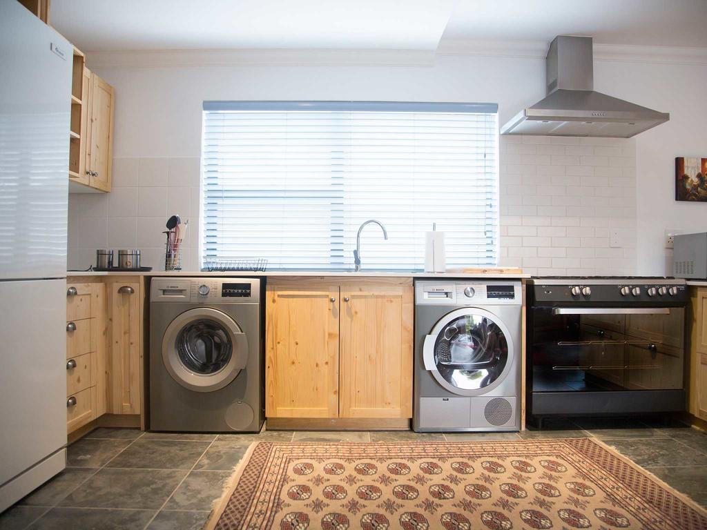 7 Ackermann Place Guest House Стелленбос Экстерьер фото